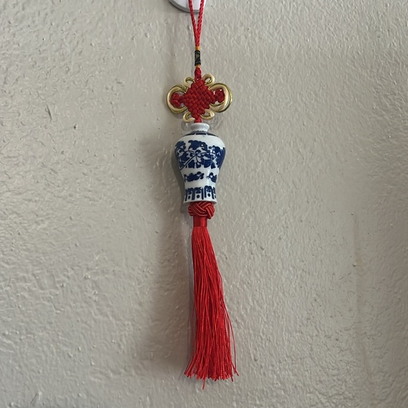 Red tasseled ornament with blue china vase bead - Picture 2 of 4